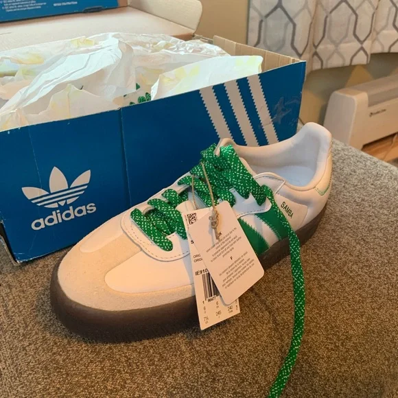 NWT Adidas Women’s Samba White with Green Stripes Sneakers 7.5 - Picture 5 of 8